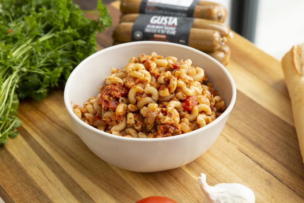 Macaroni aux saucisses véganes